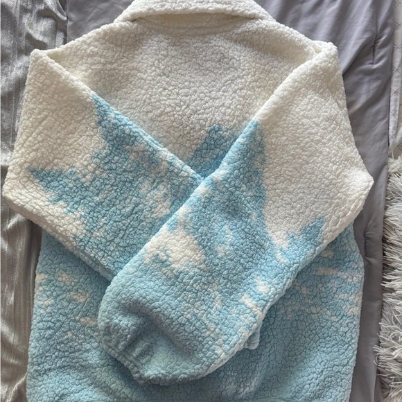 Gilly Hicks Cream and Light Blue Sweater - Picture 4 of 5